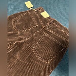 Brow courdoroy pants.